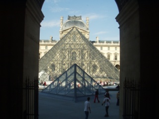 Louvre - Piramide