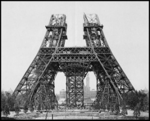 La tour eiffel compie 120 anni